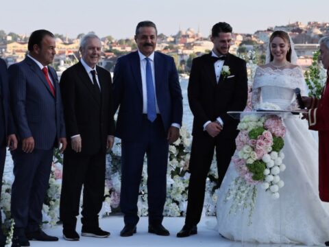 Aziz yildirim ile ali koc dugunde bir araya geldi sadettin saran detayi dikkat cekti shDtUyBg