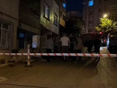 Gaziosmanpasada kayan otomobil dogal gaz kutusuna carpti bina tahliye edildi Lgudcj3w